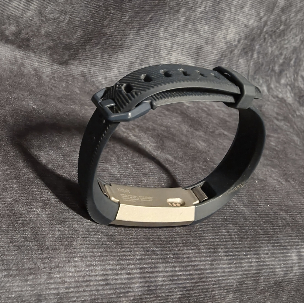 Fitbit Alta Navy Blue Fitness Wristband - Picture 11 of 11